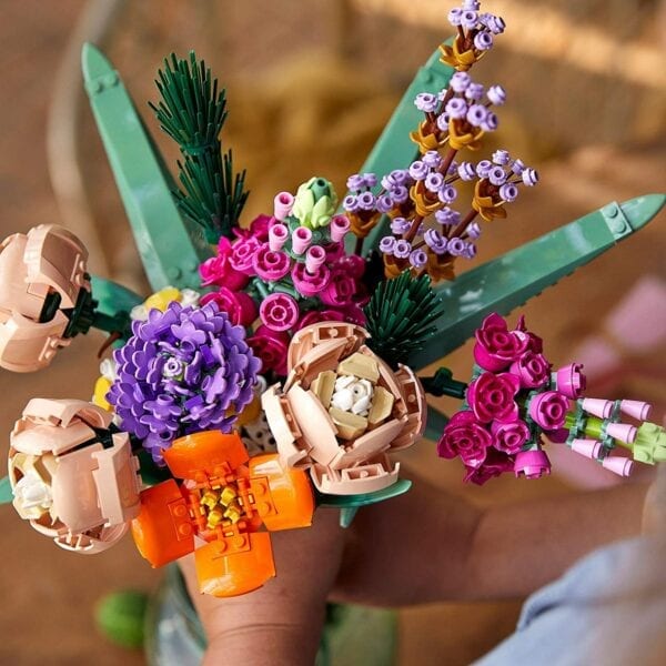 LEGO Creator 10280 Expert Flower Bouquet - Image 3