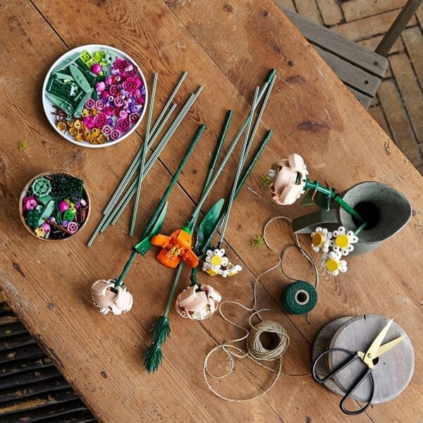 LEGO Creator 10280 Expert Flower Bouquet - Image 4
