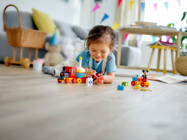 LEGO Mickey & Minnie 10941 Birthday Train - Image 3