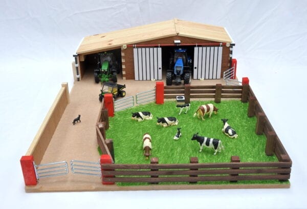 Millwood FS41 1:32 Large Farm Yard - Image 2