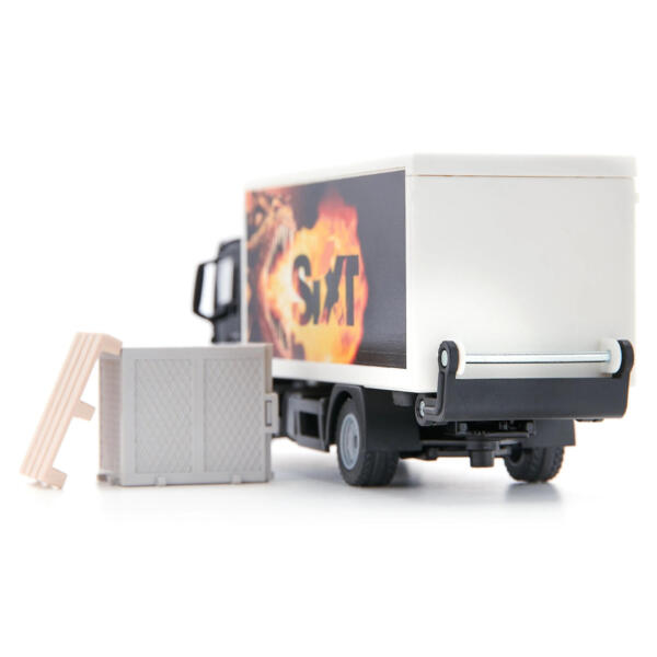 Siku 1:50 MAN Truck with Box Body and Tail Lift - Image 3