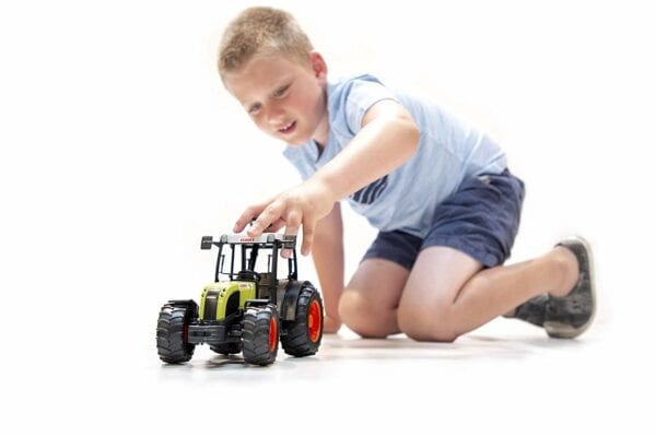 Bruder 1:16 Claas Nectis 267 F Tractor - Image 2