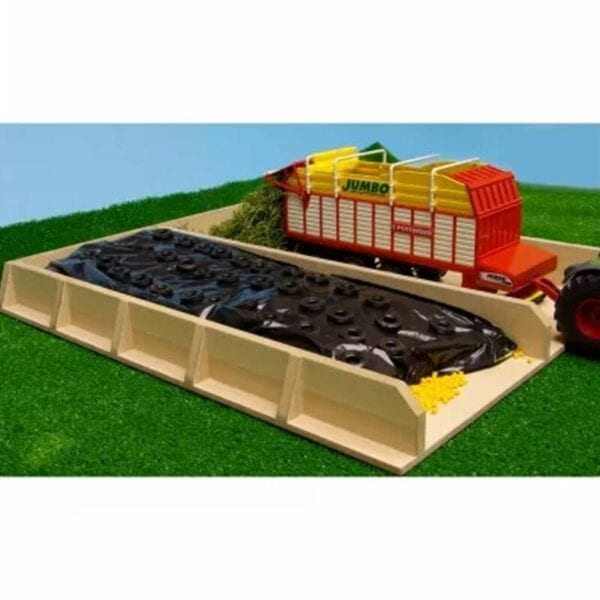 Kids Globe 1:32 Wooden Silage Pit - Image 4