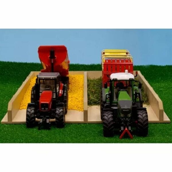 Kids Globe 1:32 Wooden Silage Pit - Image 3
