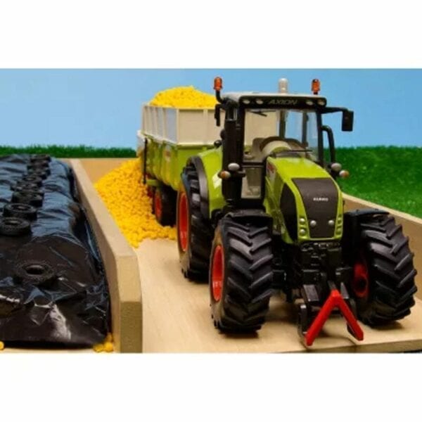 Kids Globe 1:32 Wooden Silage Pit - Image 2
