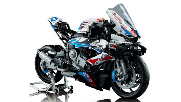 LEGO Technic 42130 BMW M 1000 RR - Image 5