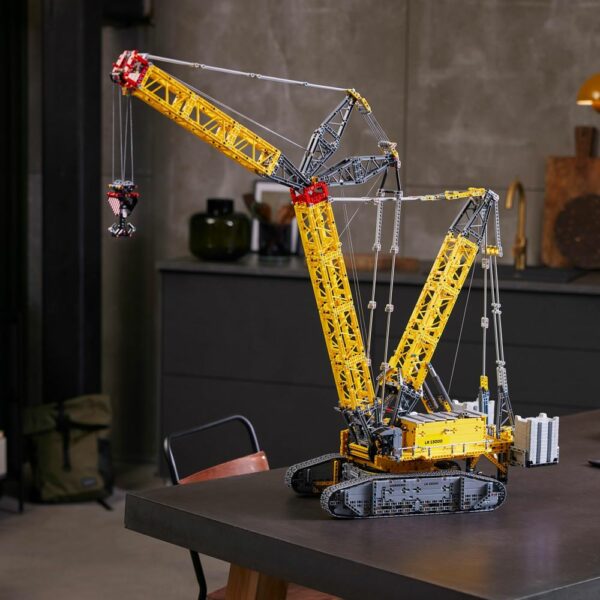 LEGO Technic 42146 Liebherr Crawler Crane - Image 6