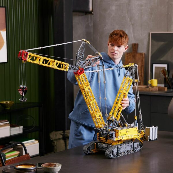LEGO Technic 42146 Liebherr Crawler Crane - Image 5