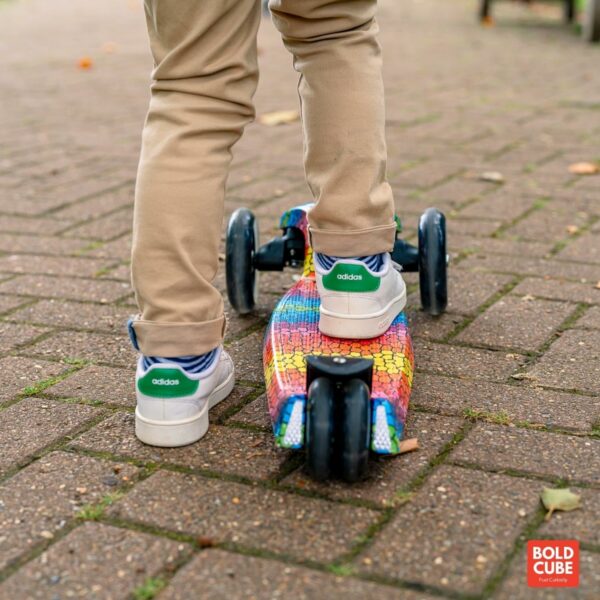 BOLDCUBE Crystal Rubix Big Fold 3 Wheel Scooter - Image 3