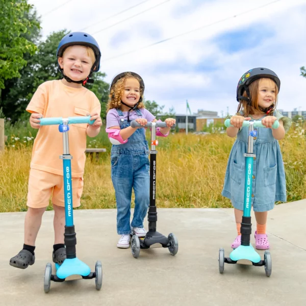 BOLDCUBE Rocket Teeny Fold 3 Wheel Scooter - Image 9