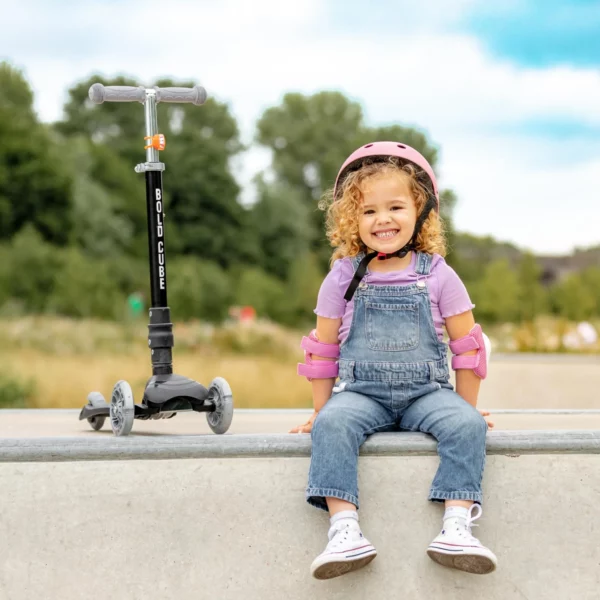BOLDCUBE Rocket Teeny Fold 3 Wheel Scooter - Image 8