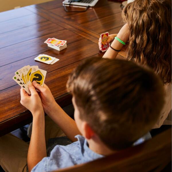 Red Light Green Light 123 Card Game - Image 2