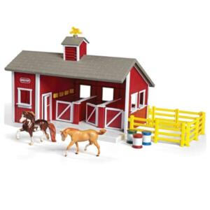 Breyer Red Stable Set