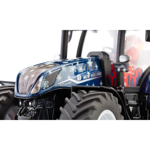 Siku 1:32 Christmas Tractor 2023 Edition - Image 3