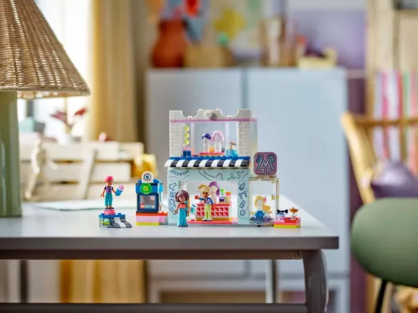 LEGO Friends 42662 Hair Salon and Accessories Store - Image 3