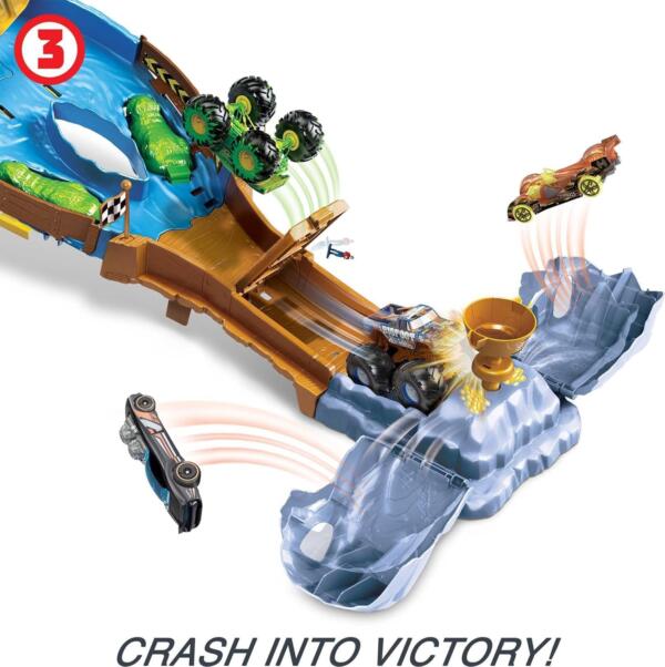 Hot Wheels Monster Trucks Wreckin Raceway Playset - Image 4