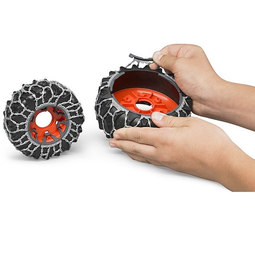 Bruder 1:16 Claas Axion 950 with Snow Chains and Snow Plow - Image 2