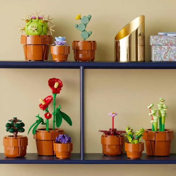 LEGO Icons 10329 Botanical Collection Tiny Plants Set - Image 4