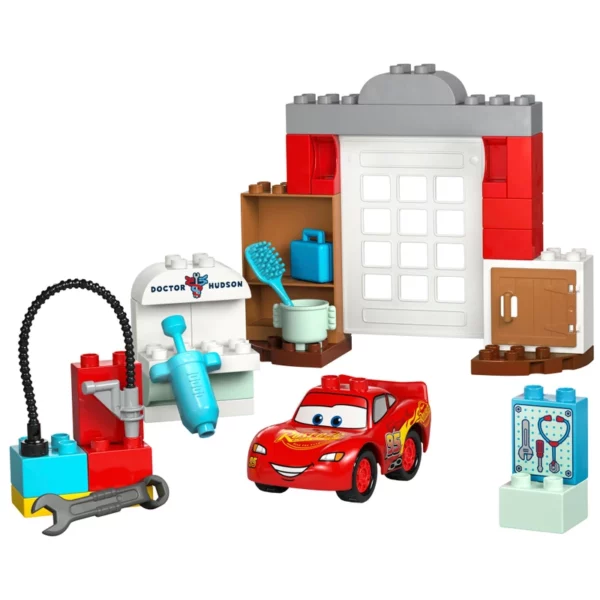 LEGO Duplo 10456 McQueen's Visit to Doc's Garage - Image 3