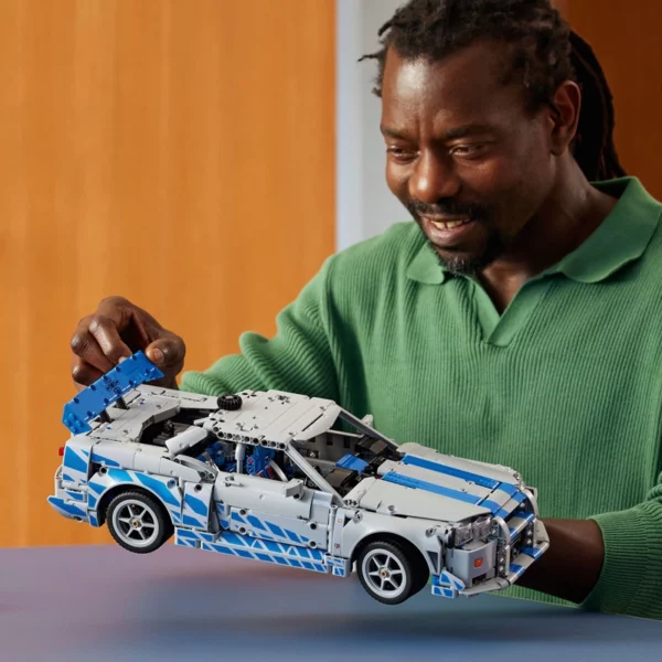 LEGO Technic 42210 2 Fast 2 Furious Nissan Skyline GT-R (R34) Car Set - Image 5