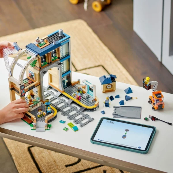 LEGO City 60469 Central Train Station Set - Image 3
