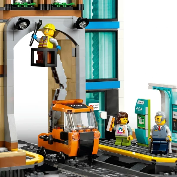 LEGO City 60469 Central Train Station Set - Image 4