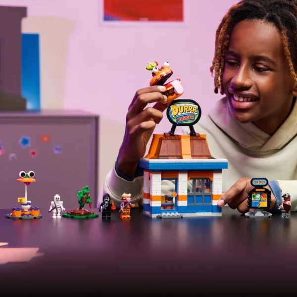 LEGO Fortnite 77076 Durrr Burger Restaurant Set - Image 5