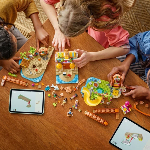 LEGO Friends 42673 Family Holiday Beach Resort Set - Image 4