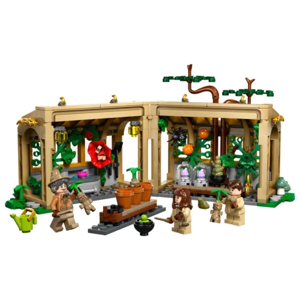 LEGO Harry Potter 76445 Hogwarts Castle - Herbology Class Set