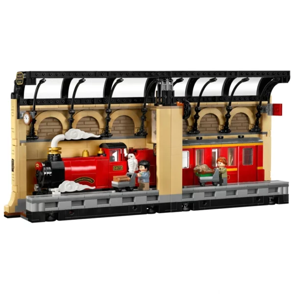 LEGO Harry Potter 76450 Book Nook - Hogwarts Express Set