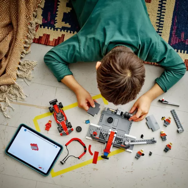 LEGO City 60443 F1 Pit Stop & Pit Crew with Ferrari Car Set - Image 6
