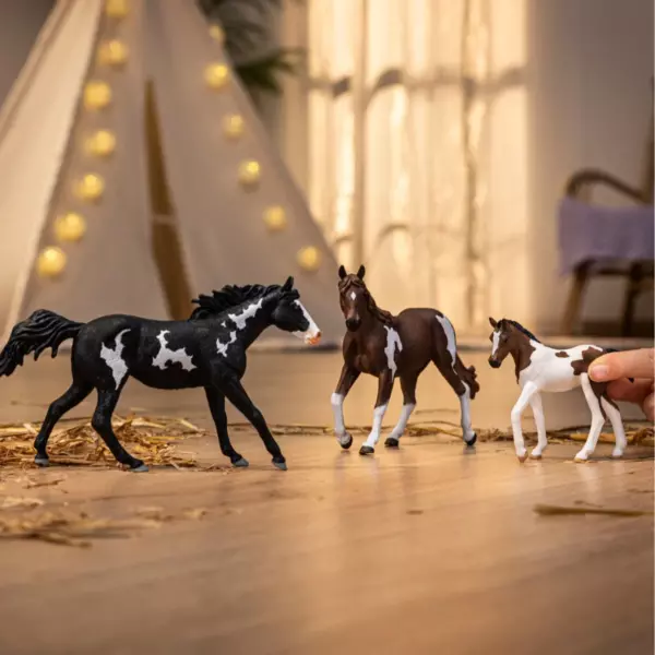 Schleich 14901 Horse Club Paint Horse Mare - Image 3