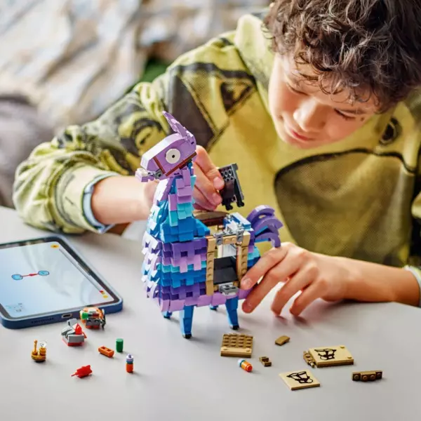 LEGO Fortnite 77071 Supply Llama Set - Image 4