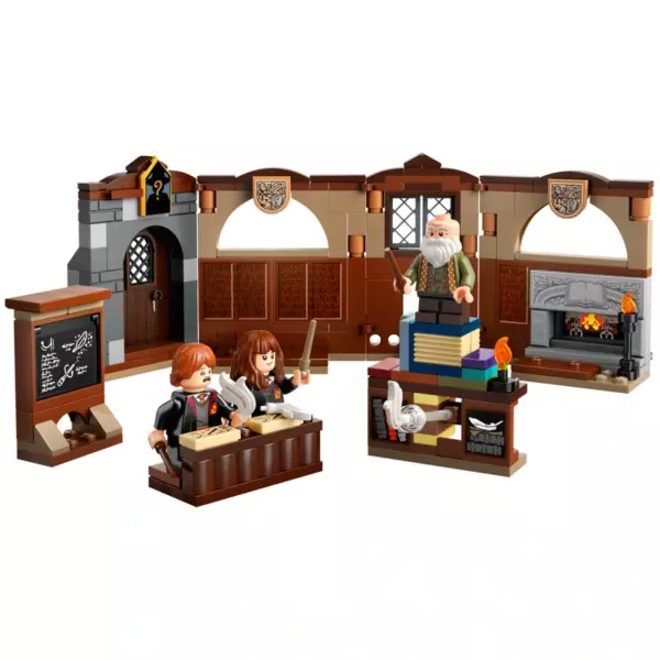 LEGO Harry Potter 76442 Hogwarts Castle: Charms Class Set - Image 3