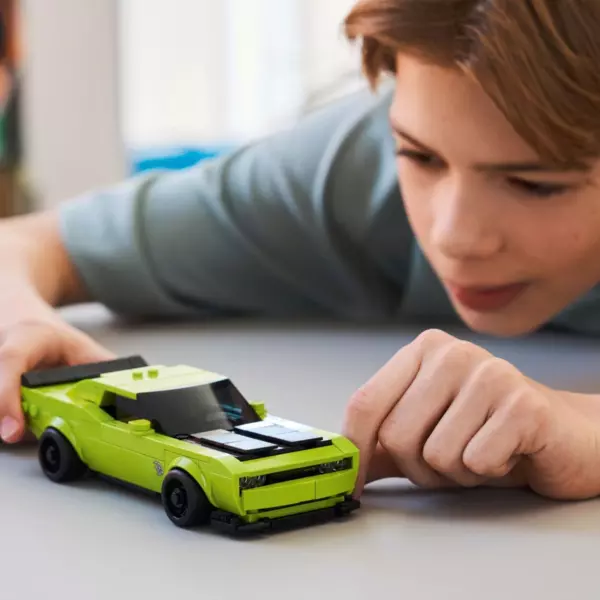 LEGO Speed Champions 77237 Dodge Challenger SRT Hellcat Sports Car Set - Image 3