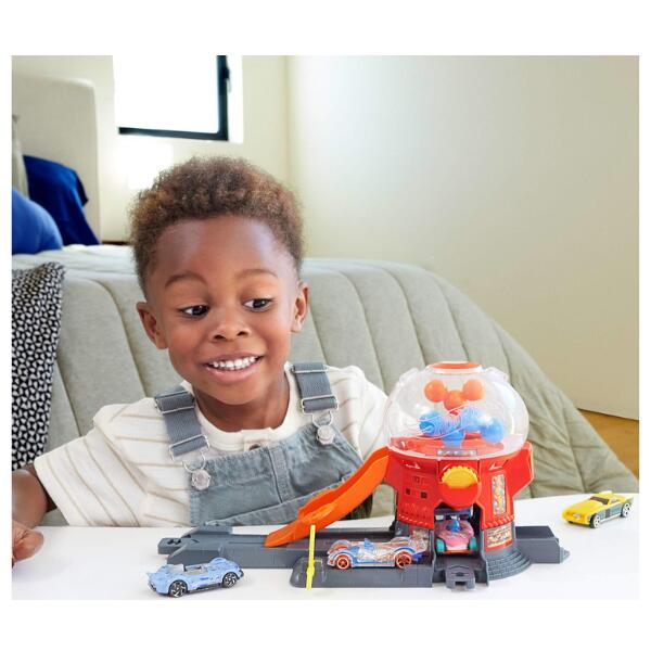 Hot Wheels City Downtown Candy Shop Vehicle Playset - Image 4