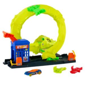 Hot Wheels City Snake Spiral Attack Gas Station Vehicle Playset