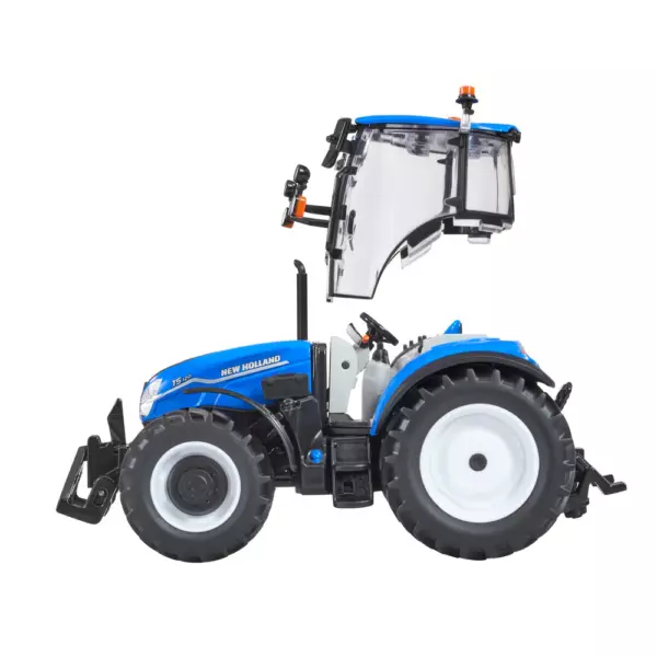 Britains 1:32 New Holland T5.120