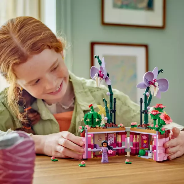 LEGO Disney 43237 Isabelas Flowerpot - Image 3