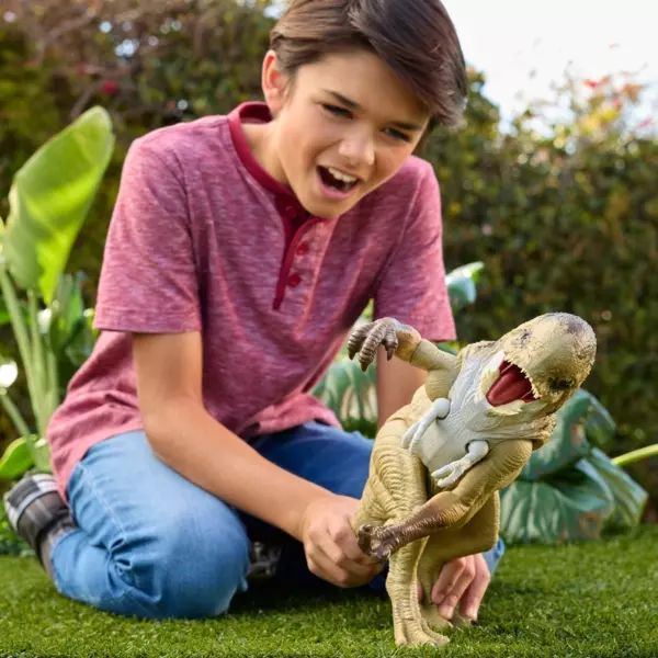 Jurassic World Rebirth Rumble 'n Rampage Dinosaur Action Figure Distortus Rex - Image 7