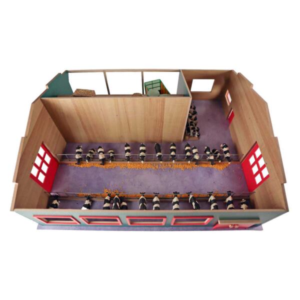 Kids Globe 1:32 Running Stable with Storage and Pasture - Image 9