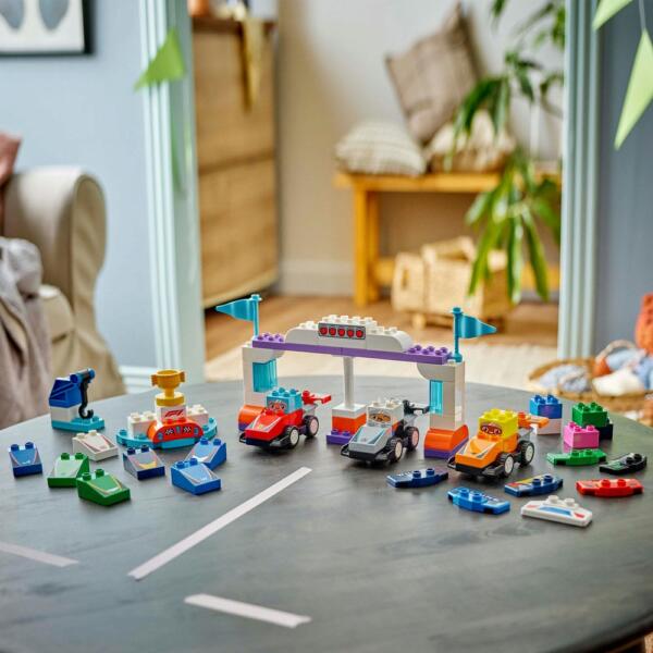 LEGO Duplo 10445 F1 Team Race Cars & Drivers - Image 3