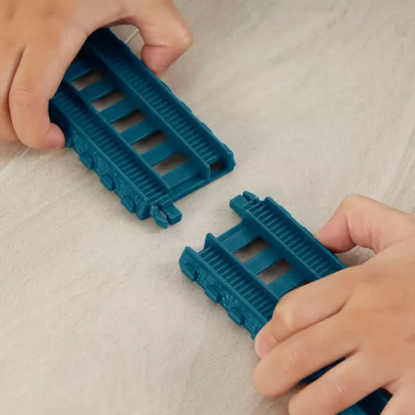Thomas & Friends Diesel's Lift & Load Construction Set - Image 5