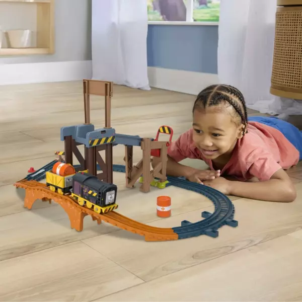 Thomas & Friends Diesel's Lift & Load Construction Set - Image 8